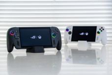 Bộ đôi máy chơi game cầm tay cấu hình "khủng", pin tới 6 giờ