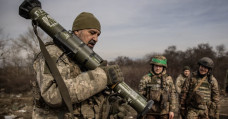 Quân Ukraine đối mặt với hàng loạt vòng vây của Nga ở Donbass