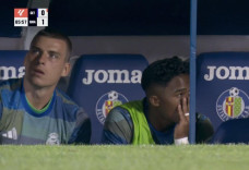 Real Madrid có biến: Endrick nổi giận đá chai nước vì không được thi đấu
