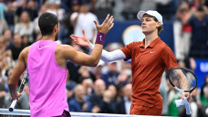 Sinner ngậm đắng nuốt cay trước Alcaraz ở US Open, lùi 1 bước để tiến 3 bước