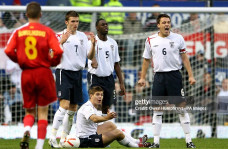 Steven Gerrard bóc trần nội bộ tuyển Anh thời “thế hệ vàng”