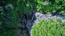 Ngọn thác được ví như "viên ngọc ẩn" giữa đại ngàn Kon Plông