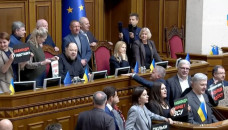 Toàn bộ chính phủ Ukraine đối mặt sức ép giải tán từ Quốc hội