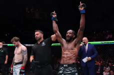 Trọng tài "bẻ còi" chấn động UFC: Võ sĩ tưởng bất tỉnh lại giành chiến thắng