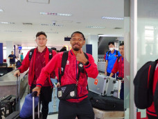 Xuân Son cực ngầu cùng ĐT Việt Nam lên đường đi đấu Lào