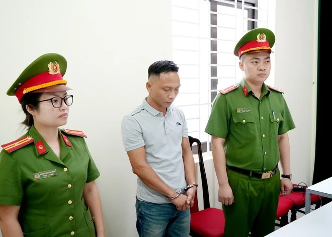 Khởi tố tài xế ôtô tải chở hơn 2 tấn hàng cấm