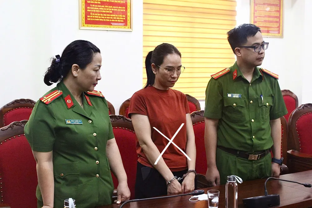 Tạm giam cựu kế toán trưởng trung tâm y tế lập khống chứng từ mua sắm
