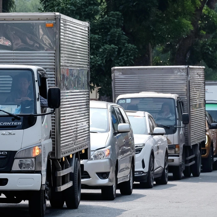 Hà Nội: CSGT ra quân kiểm tra, xử lý vi phạm xe kinh doanh vận tải