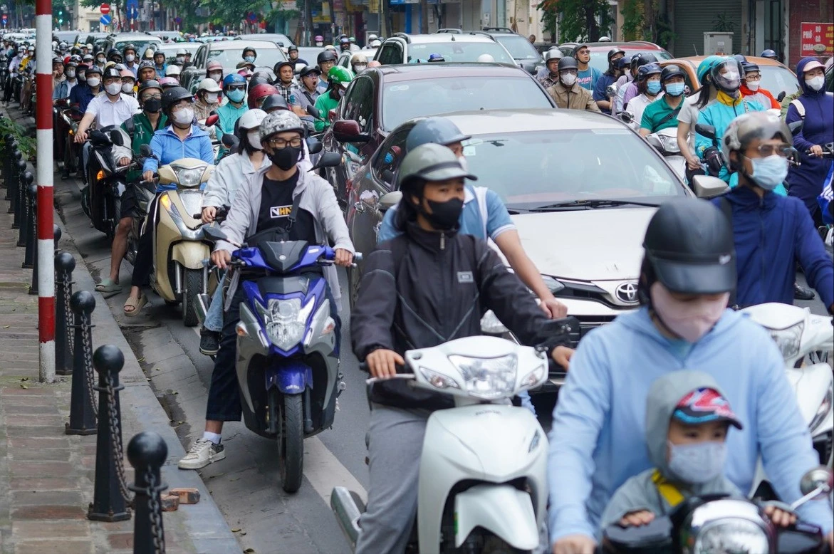 Những tuyến đường ở Hà Nội nói không với xe máy xăng từ tháng 7/2026