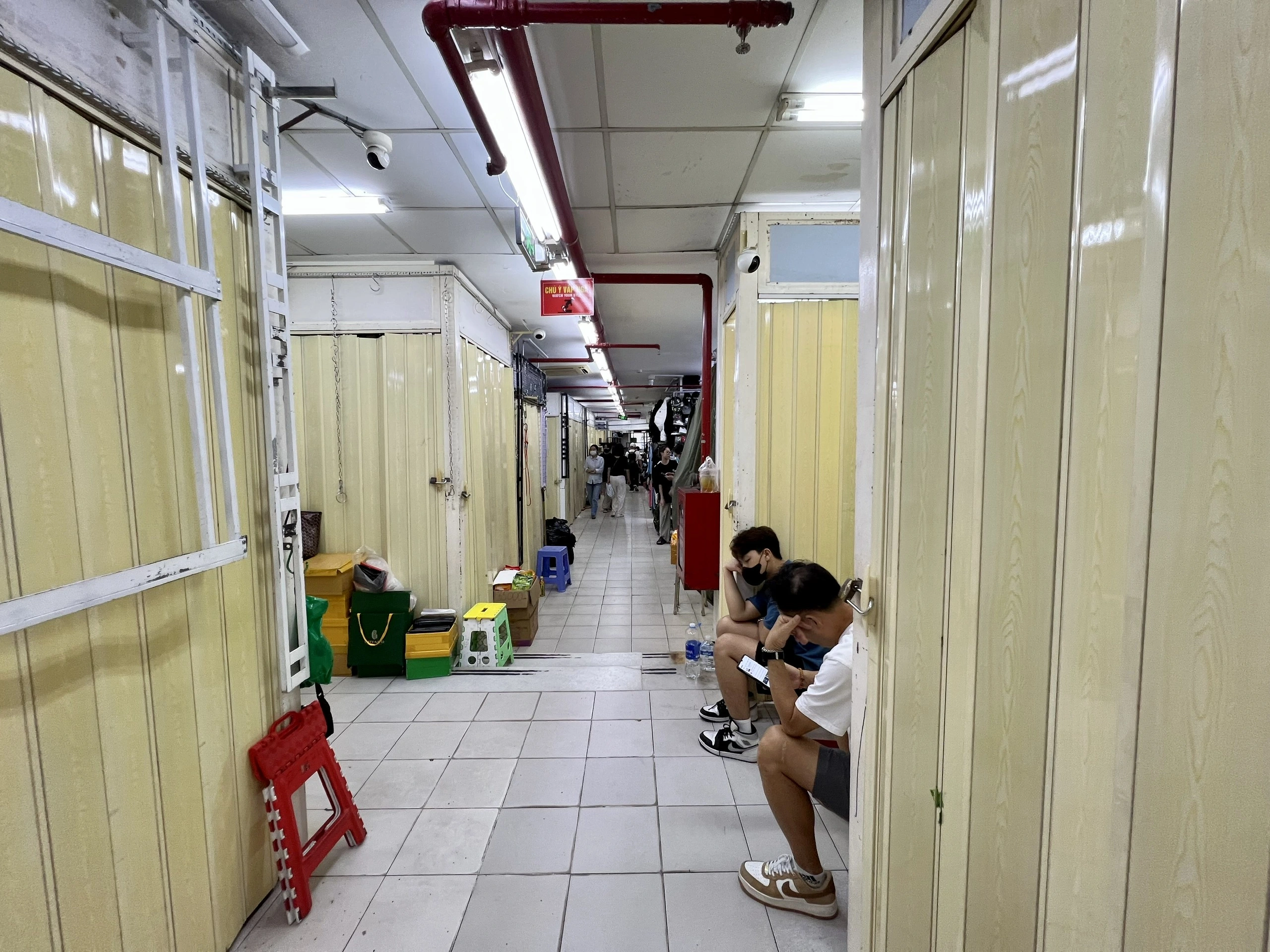 dot-kich-saigon-square-thu-giu-luong-lon-hang-gia-1748523426444