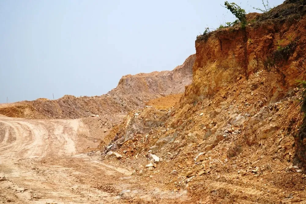 'Tuýt còi’ đấu giá hai mỏ khoáng sản trữ lượng hàng triệu m3 tại Huế
