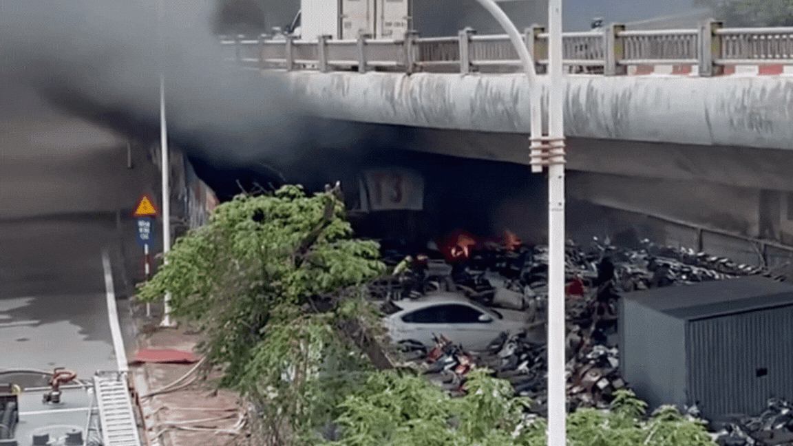 Bộ Xây dựng ra Chỉ thị nóng sau vụ cháy 500 xe máy dưới gầm cầu Vĩnh Tuy