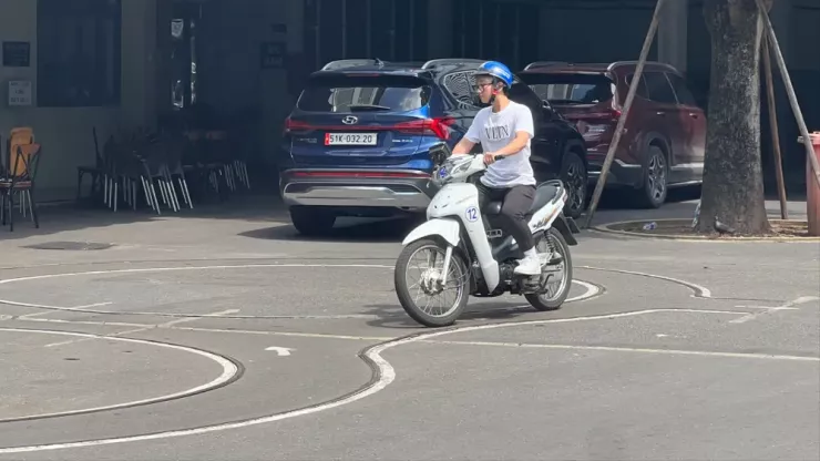 Quy định mới: Người học bằng lái xe máy phải tham gia đầy đủ thời gian học mới được thi sát hạch