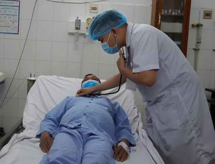 Hạt hồng xiêm bị bỏ quên hơn 10 năm trong phế quản