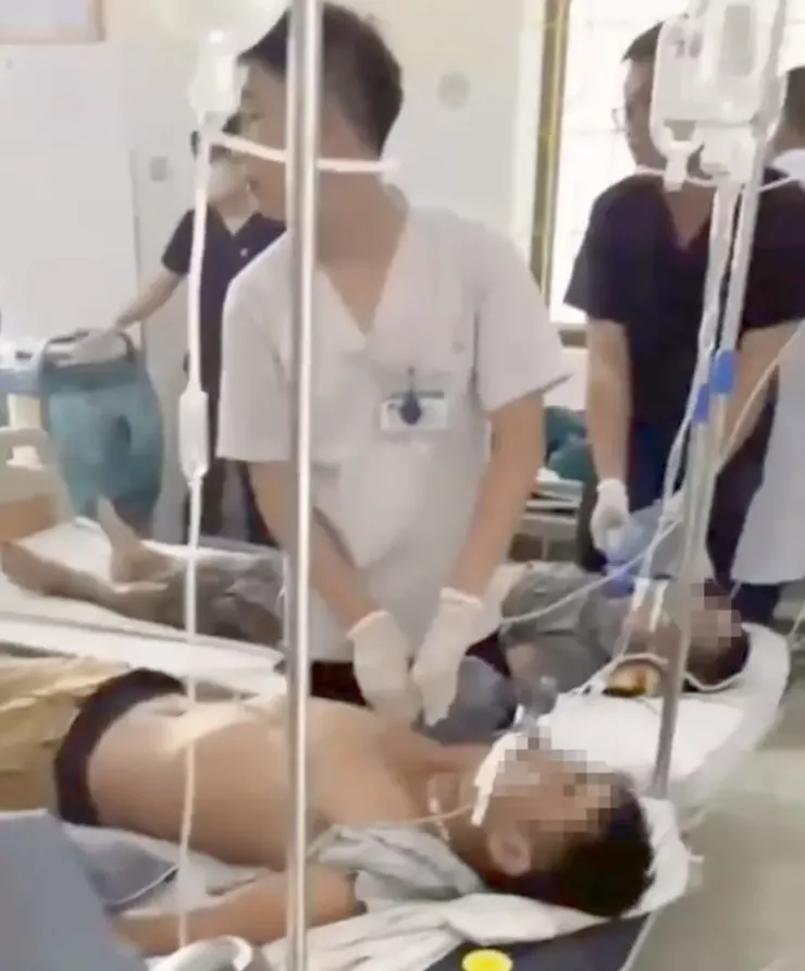 Nghệ An: Bệnh viện kích hoạt báo động đỏ cấp cứu 6 người ngộ độc rượu