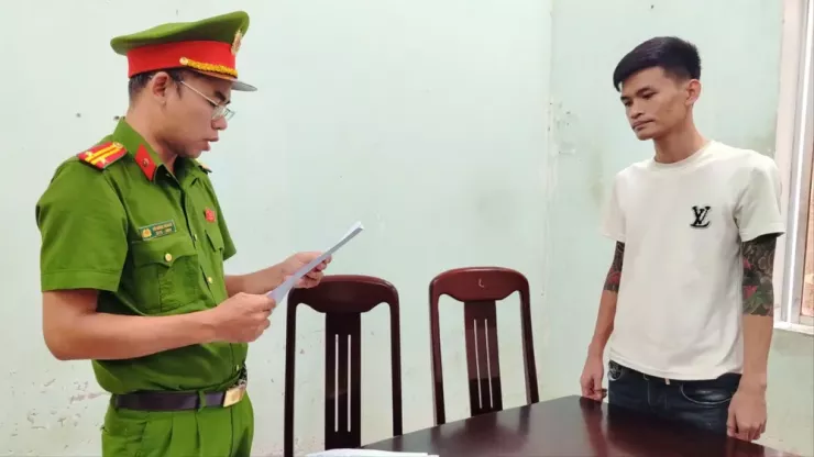 Thanh niên xăm trổ đánh phụ nữ mang thai bị bắt giam