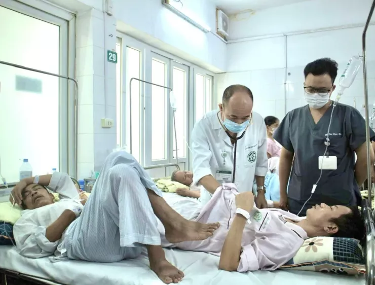 Sốt xuất huyết tăng mạnh, Hà Nội bước vào cao điểm dịch