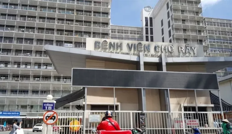 Điều tra vụ nam thanh niên 17 tuổi bị chém đứt lìa bàn tay