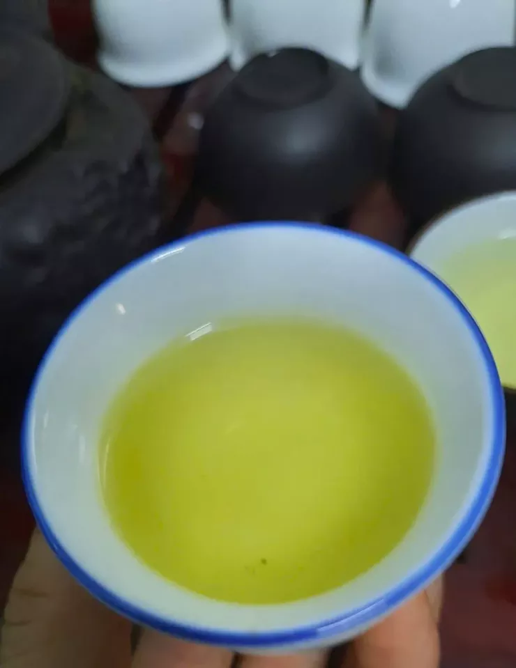 Uống trà xanh tưởng lợi hóa hại nếu không biết điều này