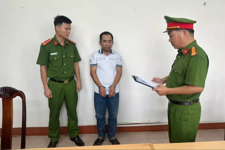 Bị bạn nhậu tấn công bằng dao vì trêu ghẹo chủ quán