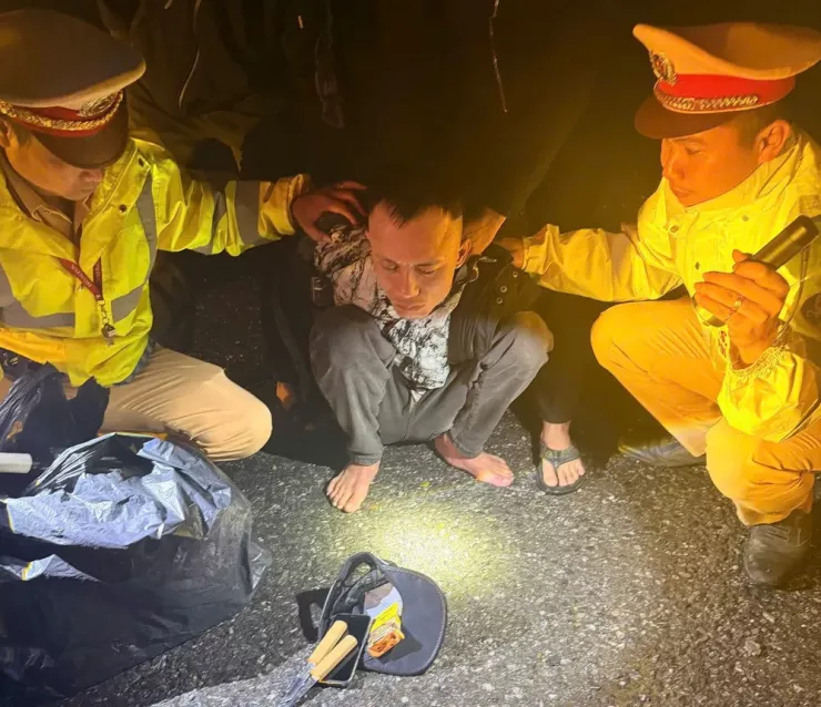 CSGT chặn bắt nghi phạm hiếp dâm đang trên đường bỏ trốn