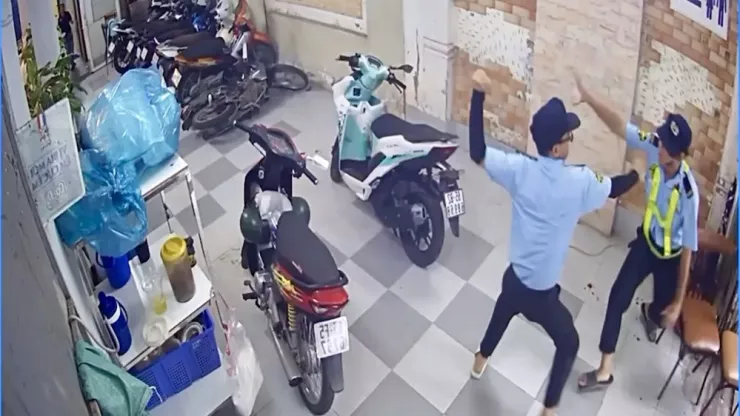 Mâu thuẫn với đồng nghiệp, bảo vệ quán hải sản bị đâm tử vong