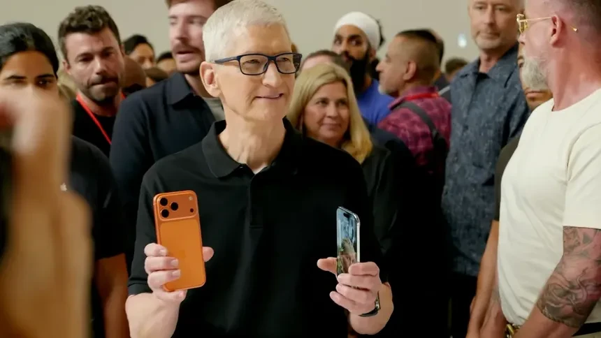 Tim_Cook_iphone_17