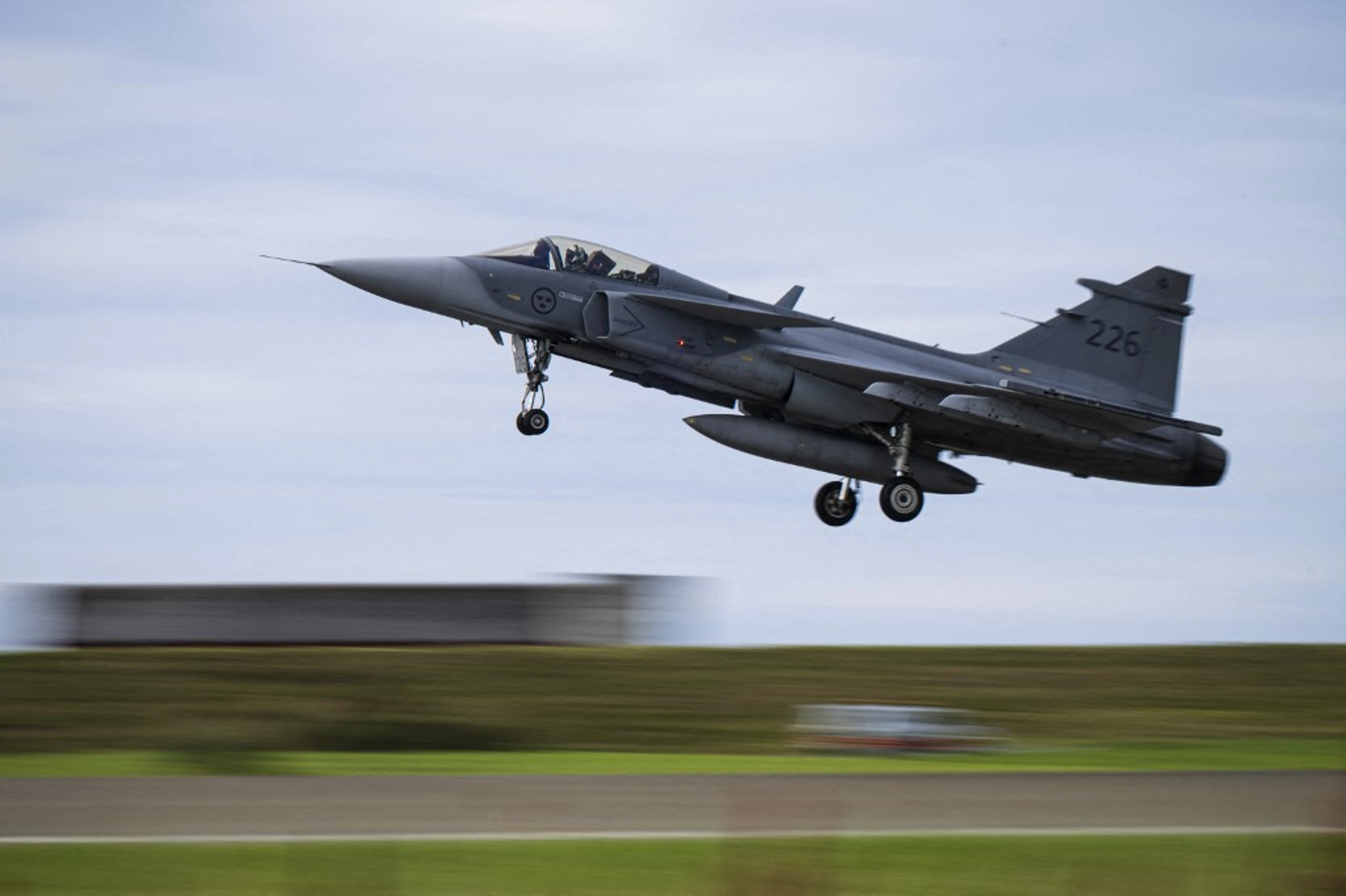 Ukraine sắp nhận thêm bộ 3 chiến đấu cơ NATO, lần đầu có tiêm kích "mãnh sư" Gripen