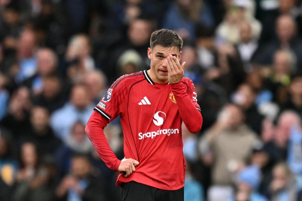 cdv-man-utd-tuc-gian-doi-duoi-hai-ngoi-sao-man-utd-sau-tran-thua-man-city-1757904952715