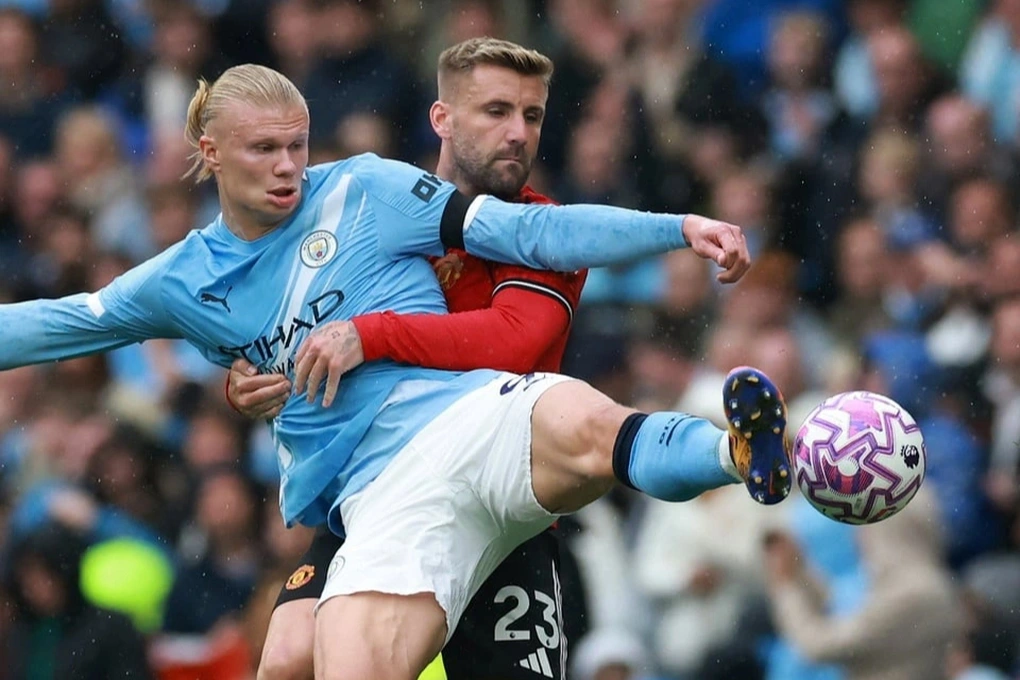 cdv-man-utd-tuc-gian-doi-duoi-hai-ngoi-sao-man-utd-sau-tran-thua-man-city-edited-1757905004220