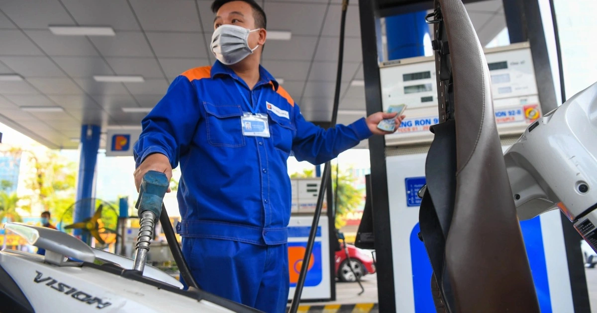Xăng có thể giảm 300-500 đồng/lít trong kỳ điều hành ngày 25/9