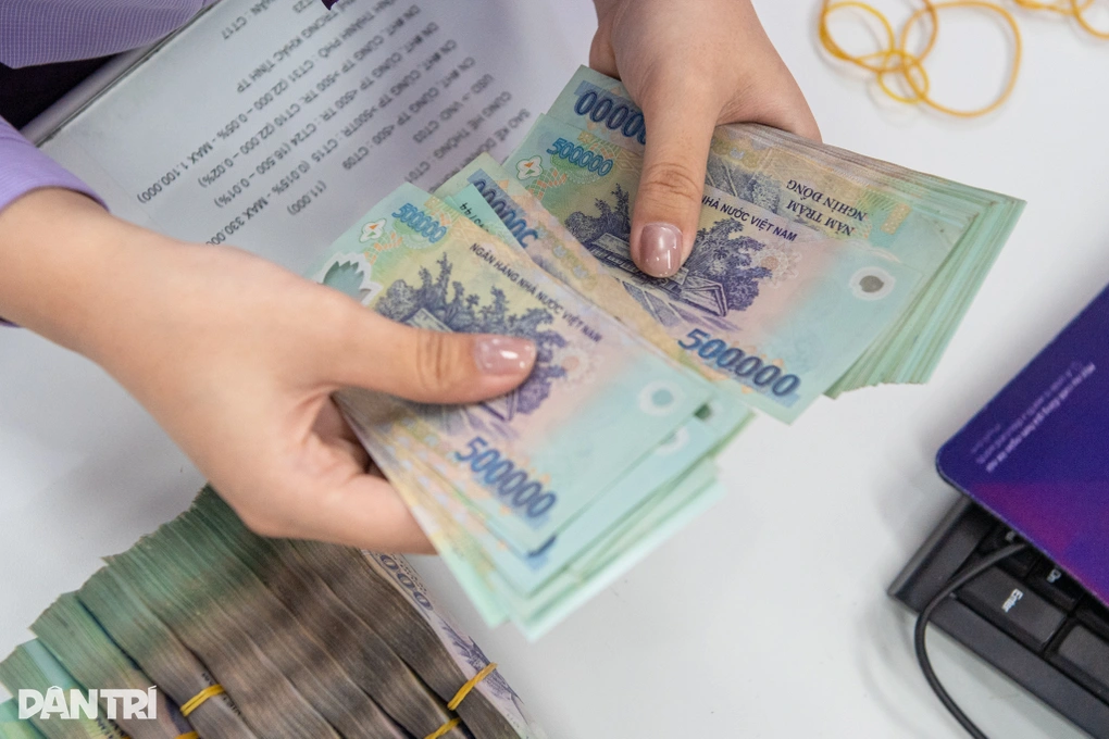 Gửi tiền ngân hàng nào nhận lãi suất cao nhất tháng 11?