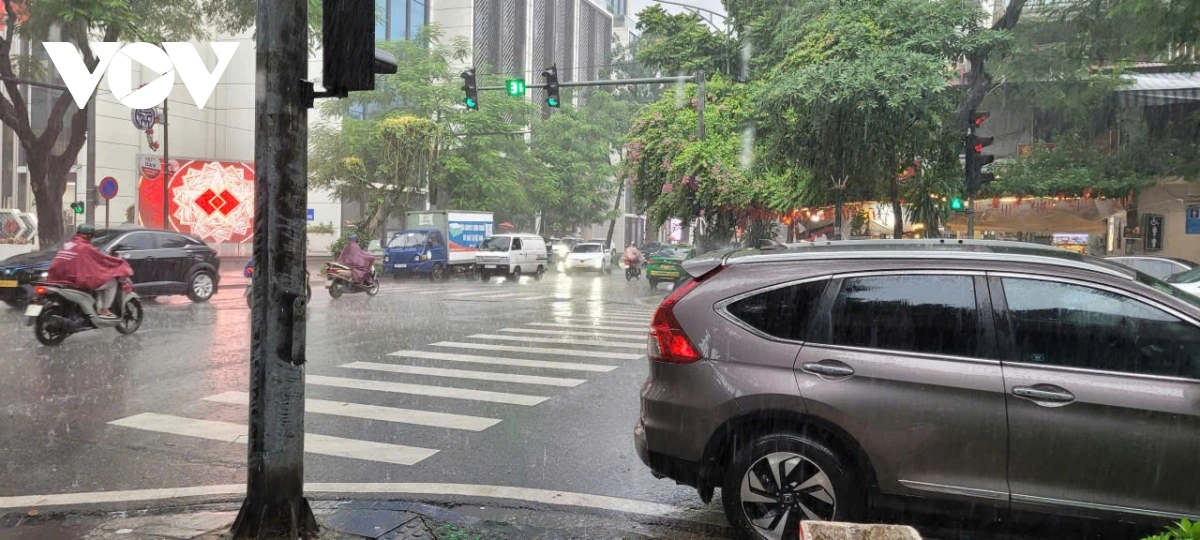 Hoàn lưu bão số 10 ảnh hưởng thế nào tới thời tiết Hà Nội?