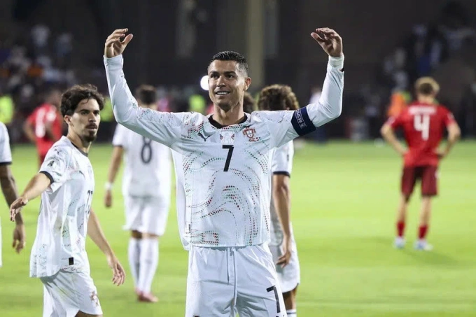 Ronaldo vượt qua thành tích của Messi ở vòng loại World Cup