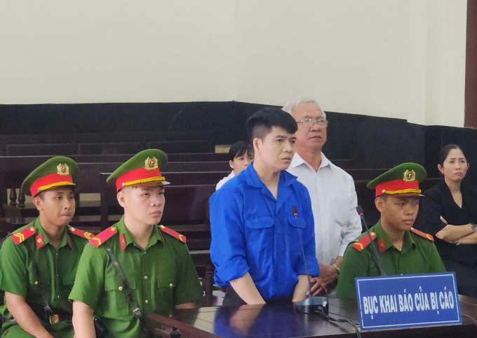 Kế toán dùng chữ ký số của sếp duyệt khống hàng trăm chứng từ