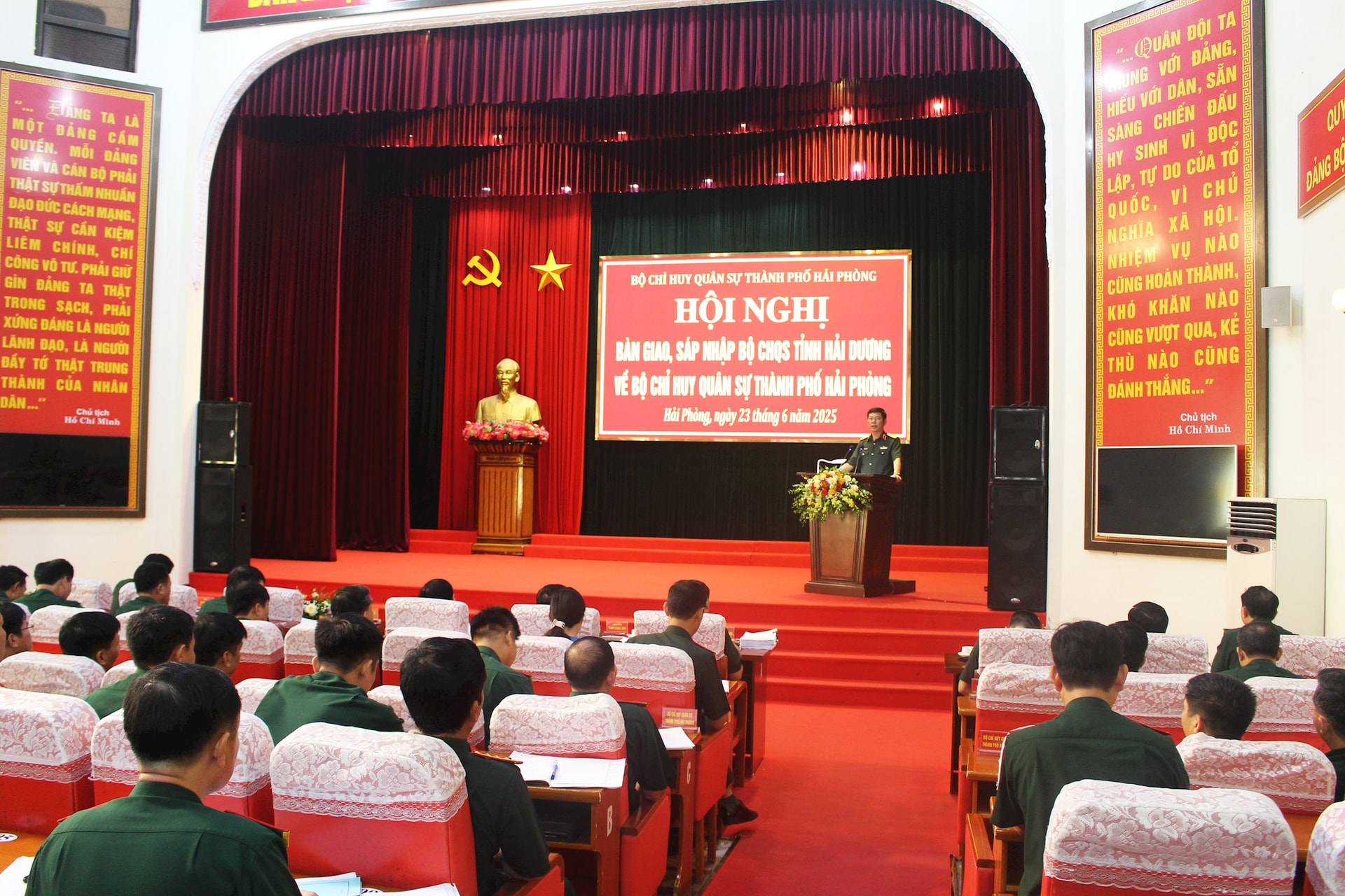 quang-canh-hoi-nghi-ban-giao