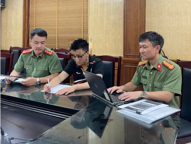 Công an Hà Nội khởi tố vụ thí sinh chụp ảnh đề thi đăng lên ứng dụng giải toán