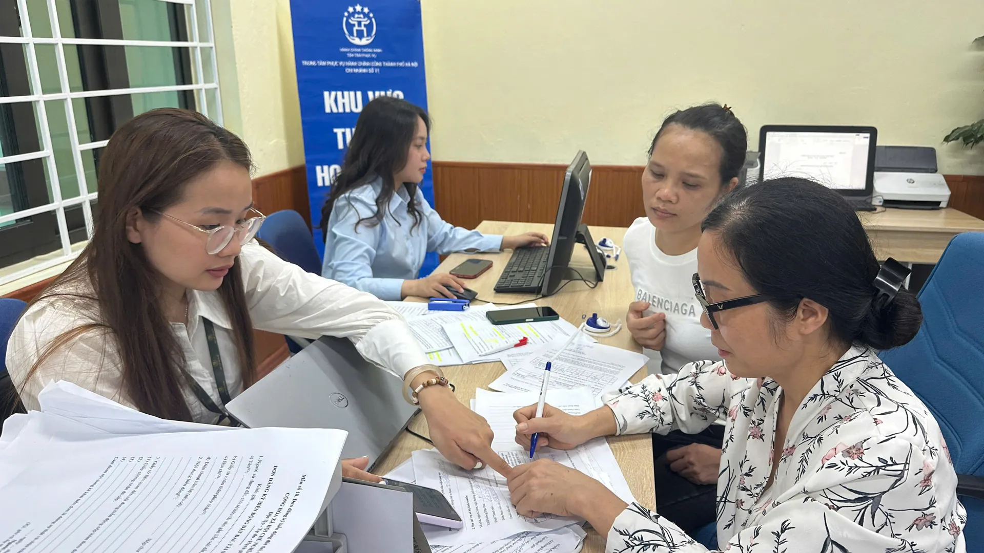 Sau ba ngày vận hành mô hình chính quyền hai cấp ở khu vực phía Nam TP: hiệu ứng tích cực